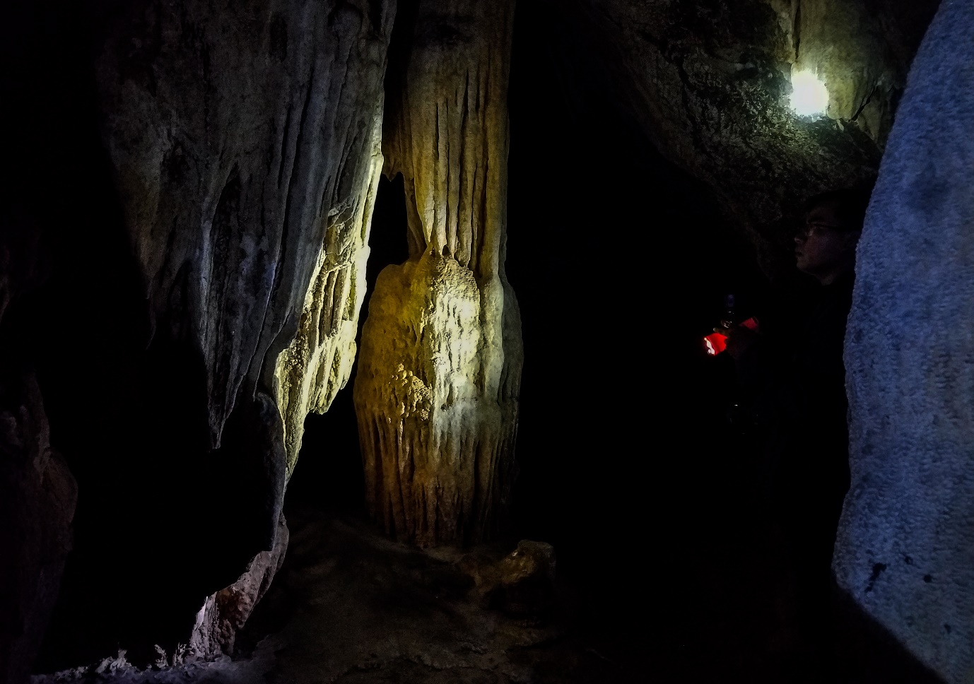 Khám phá hang động hoang sơ đầy mê mẩn giữ núi rừng Quảng Trị - 5