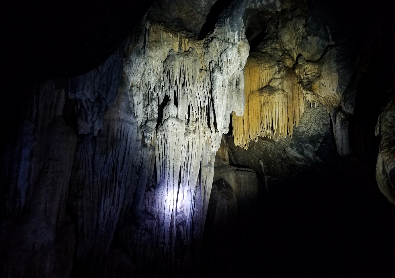 Khám phá hang động hoang sơ đầy mê mẩn giữa núi rừng Quảng Trị - 6