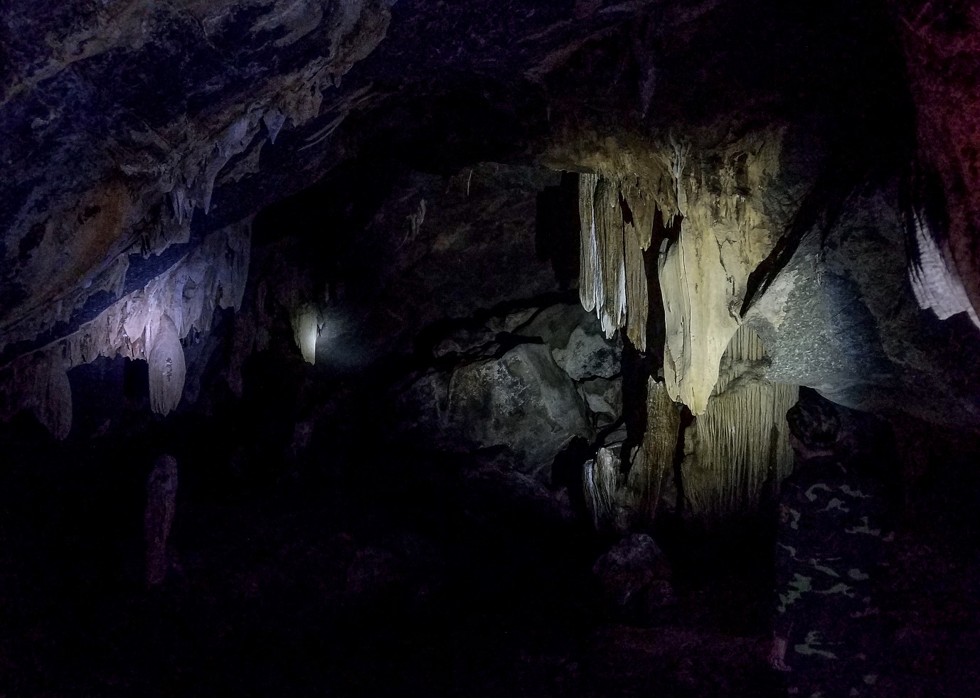 Khám phá hang động hoang sơ đầy mê mẩn giữ núi rừng Quảng Trị - 8