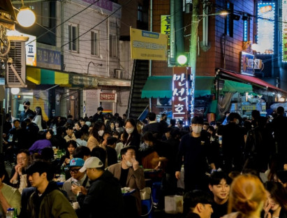 Người Hàn lại được tiệc tùng thâu đêm sau 2 năm