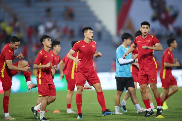 Fan cúng sân &#34;tiếp lửa&#34; cho U23 Việt Nam đấu U23 Philippines - 4