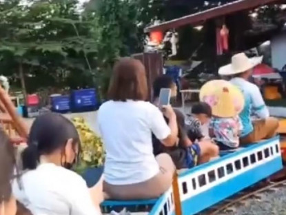 Chuyện hay - Nhà hàng Thái Lan dùng tàu hỏa mini vận chuyển thực khách