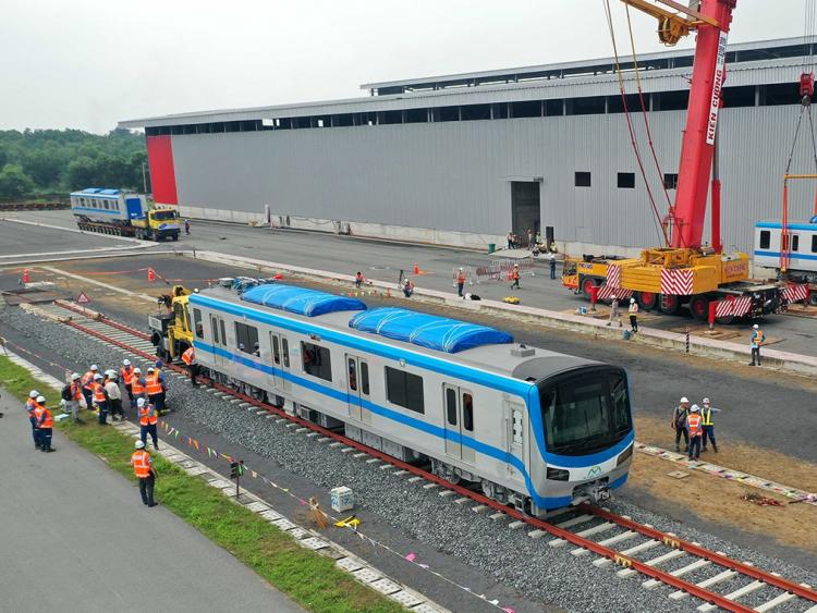 TP.HCM hoàn tất lắp đặt đoàn tàu cuối cùng tuyến Metro số 1
