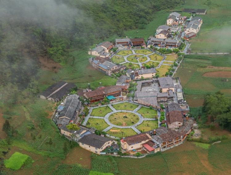 Ngôi làng hình lục giác của người Mông ở Hà Giang
