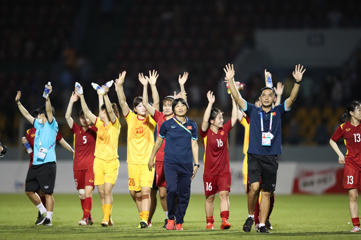 Đội tuyển nữ Việt Nam thắng “nghẹt thở” Philippines: Bóng hồng mơ kỷ lục mới SEA Games - 2