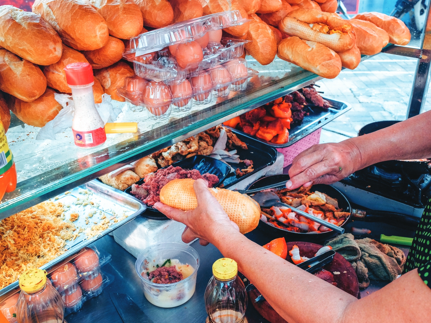 Các yếu tố ảnh hưởng đến phát triển du lịch ẩm thực đường phố tại TP.HCM - 1