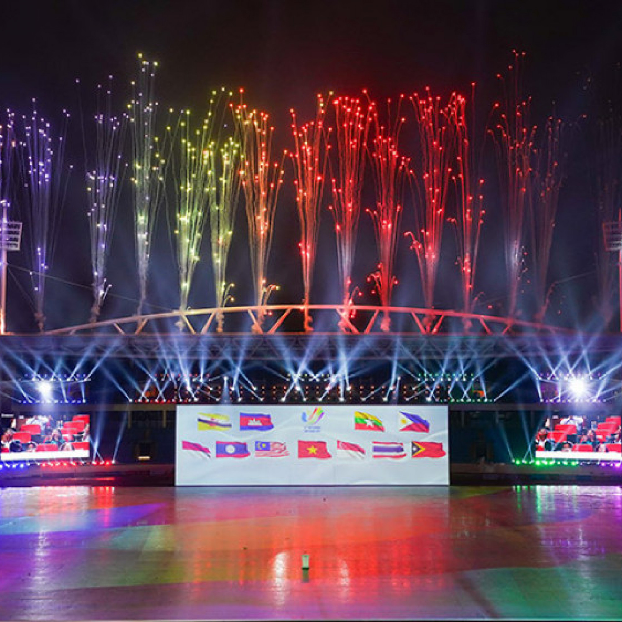 Giải trí - Lễ khai mạc SEA Games 31: Lung linh pháo hoa chào mừng Đông Nam Á tỏa sáng