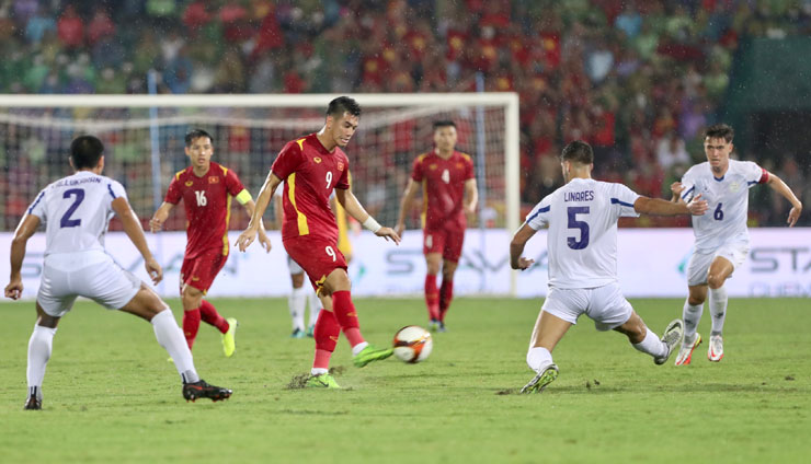 U23 Việt Nam đấu U23 Myanmar đua ngôi đầu bảng A: Đấu trí thầy Park và HLV Popov - 1