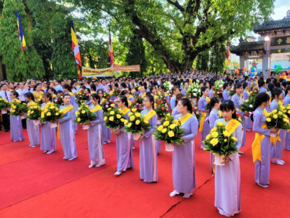 Người dân Huế hân hoan chào đón Đại lễ Phật Đản