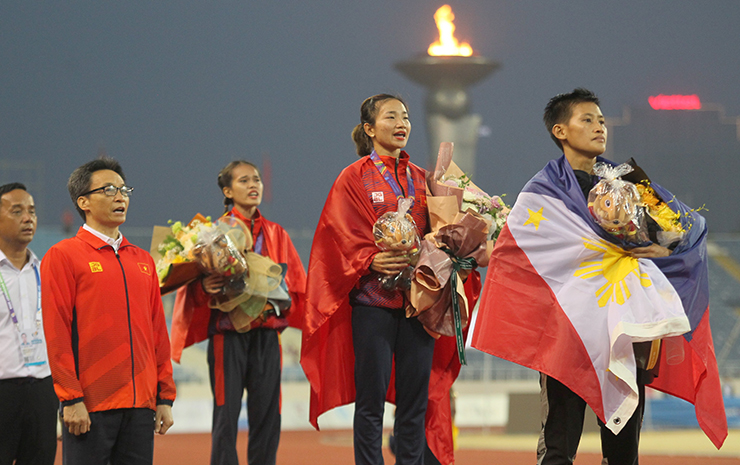 Nguyễn Thị Oanh chạy “chấp” đối thủ hơn 1 vòng sân, 2 HCV trong một ngày - 15