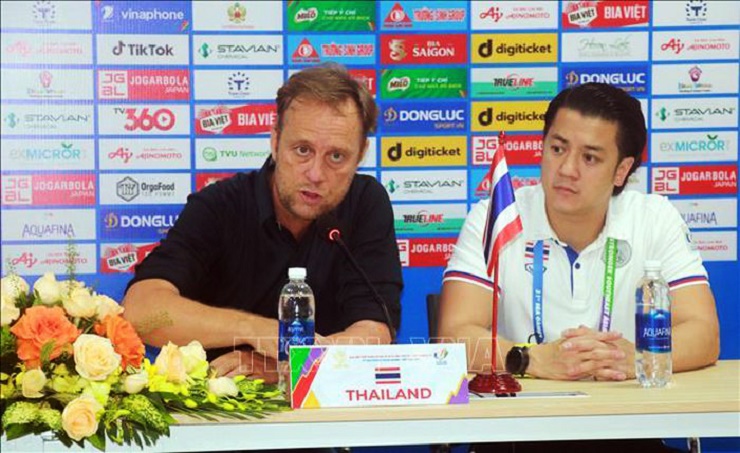 Họp báo U23 Lào - U23 Thái Lan: HLV Polking chê mặt sân, khen Indonesia mạnh nhất - 2