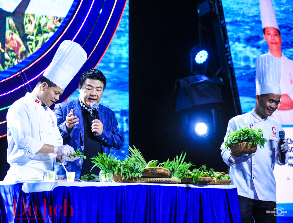 Màn trình diễn xẻ thịt cá ngừ Phú Yên hấp dẫn du khách - 11