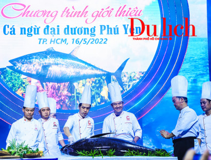 Chuyển động - Màn trình diễn xẻ thịt cá ngừ Phú Yên hấp dẫn du khách