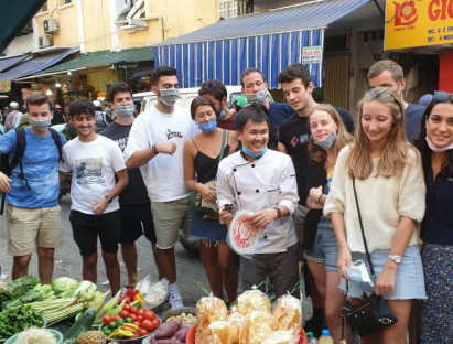 Chuyện hay - Dẫn khách Tây đi food tour quanh phố cổ
