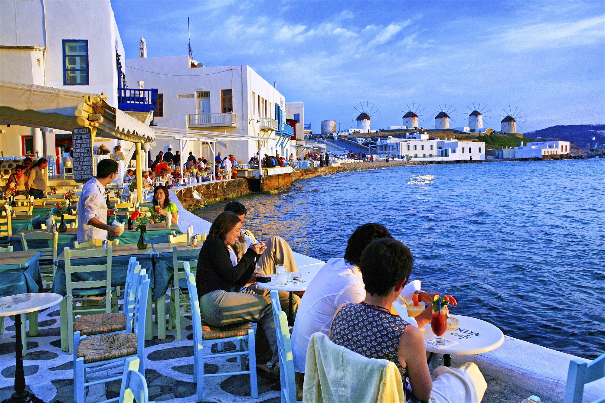 Mykonos, Hy Lạp: Hai mẹ con du khách bị nhà hàng 'chém' hơn chục triệu cho một bữa ăn nhẹ - 3