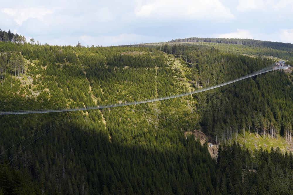 Khánh thành cây cầu treo đi bộ dài nhất thế giới ở Cộng hòa Séc - 2
