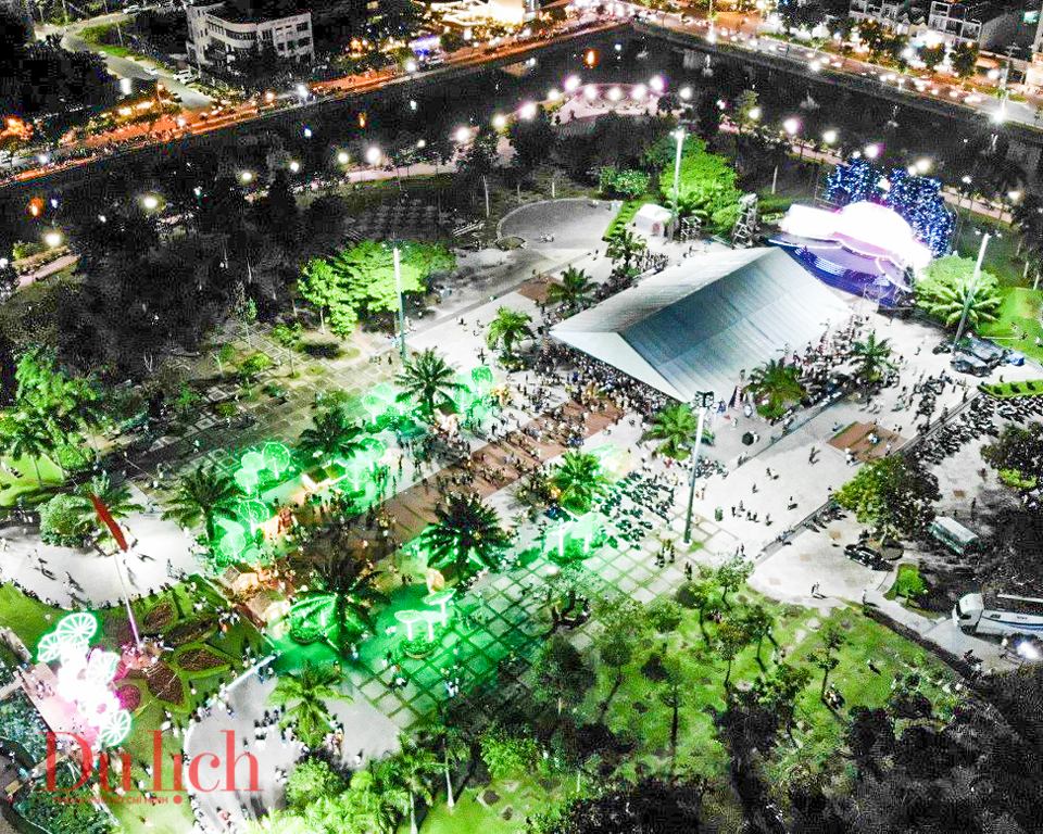 Lễ hội Sen Đồng Tháp thu hút hàng ngàn du khách trong ngày khai mạc - 4
