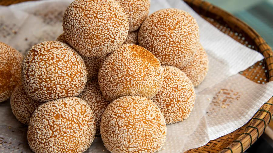 Bánh cam của Việt Nam lọt top đồ rán ngon nhất thế giới - 1