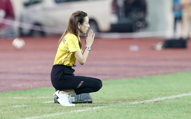 &#34;Sếp nữ&#34; Madam Pang cầu nguyện cho U23 Thái Lan ở chung kết SEA Games 31 - 2