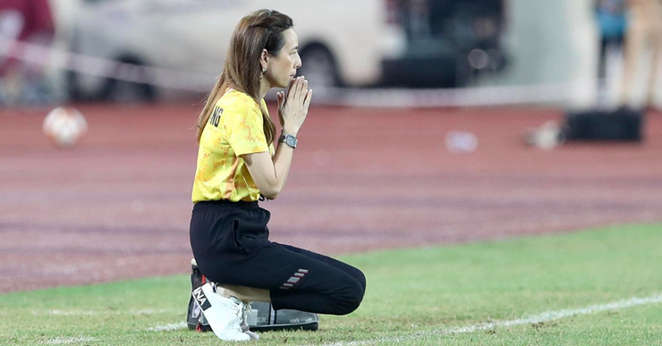 &#34;Sếp nữ&#34; Madam Pang cầu nguyện cho U23 Thái Lan ở chung kết SEA Games 31 - 3
