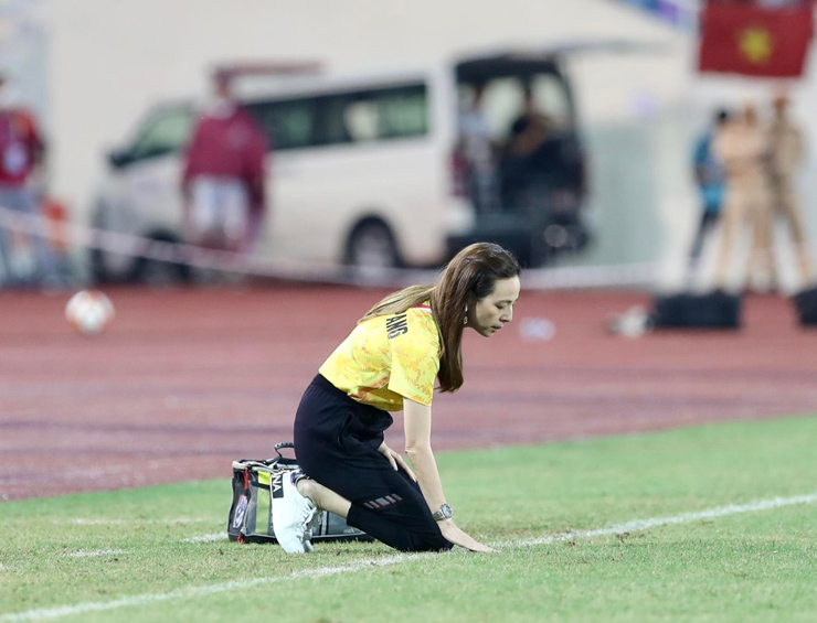 &#34;Sếp nữ&#34; Madam Pang cầu nguyện cho U23 Thái Lan ở chung kết SEA Games 31 - 6
