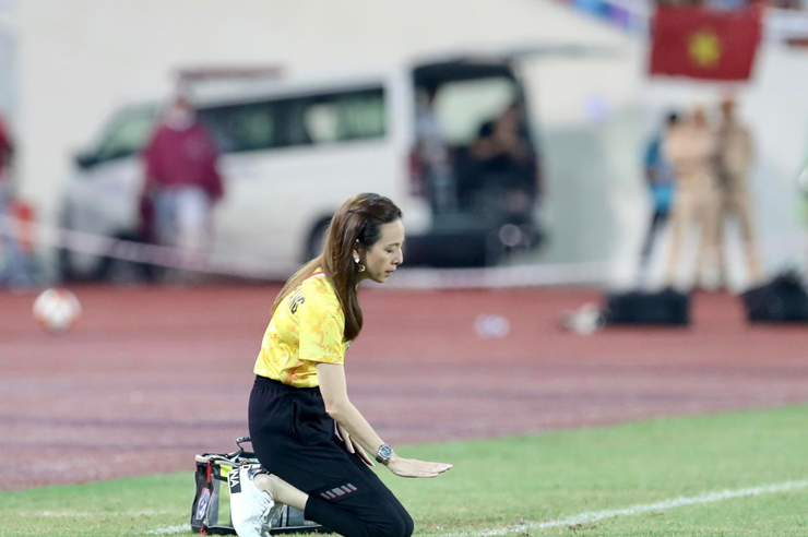 &#34;Sếp nữ&#34; Madam Pang cầu nguyện cho U23 Thái Lan ở chung kết SEA Games 31 - 7