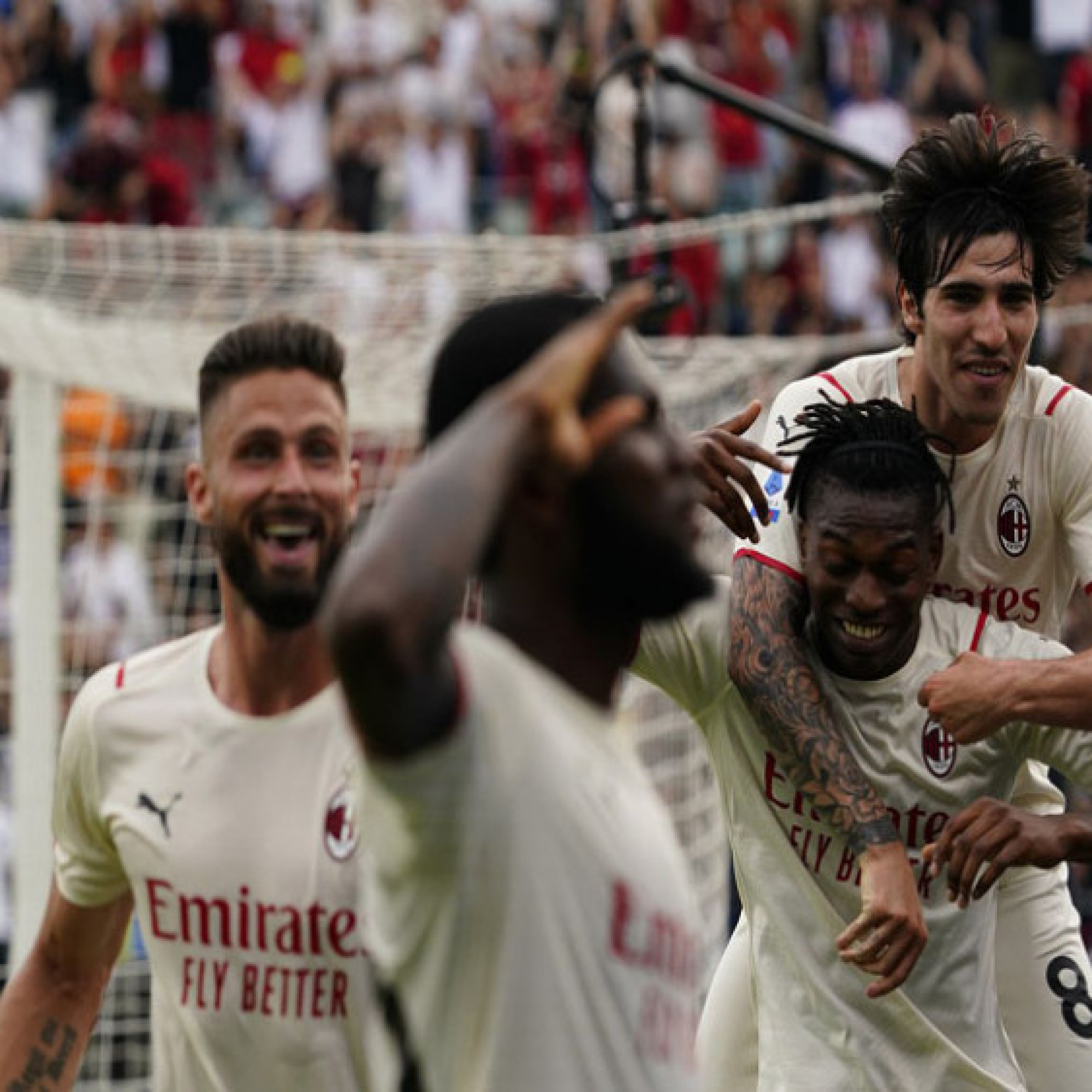  - Kết quả bóng đá Sassuolo - AC Milan: Giành lại ngôi vương đầy cảm xúc (vòng 38 Serie A)