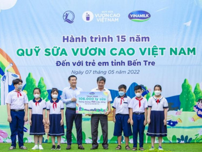 Mua sắm - Quỹ sữa Vươn cao Việt Nam và Vinamilk khởi động hành trình năm thứ 15, mang 1,9 triệu ly sữa đến với trẻ em