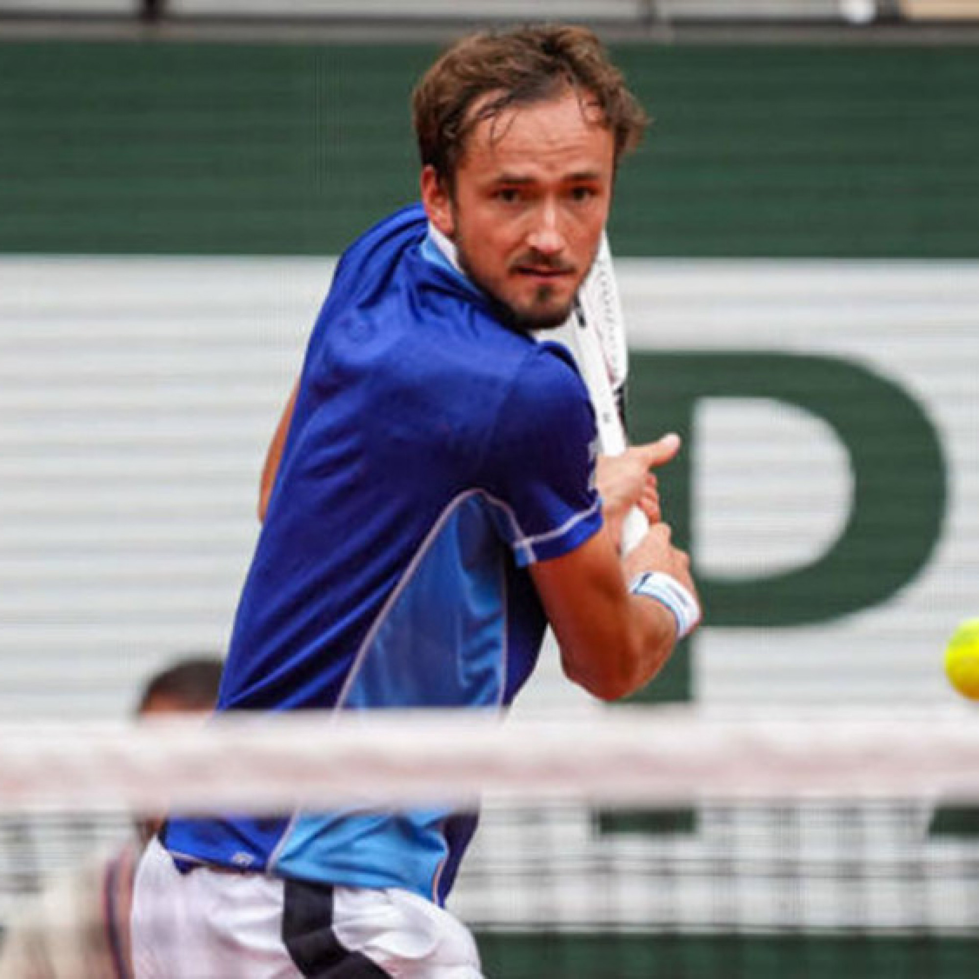  - Video tennis Medvedev - Djere: Tiếp đà thắng lợi, giải quyết nhanh gọn (Vòng 2 Roland Garros)