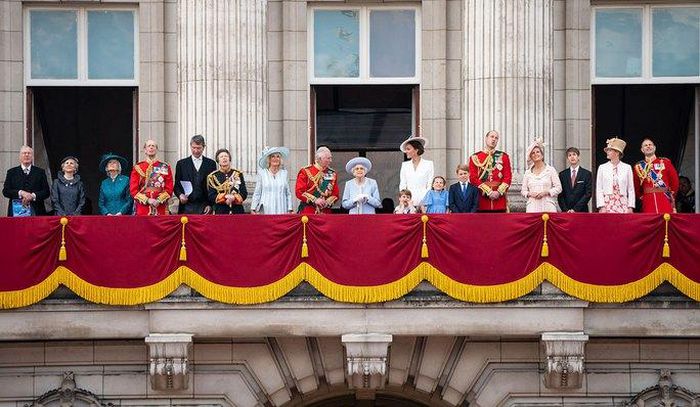 Tưng bừng và hoành tráng mừng đại lễ của Nữ hoàng Anh - 2