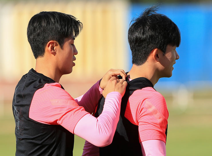 Tận mắt xem U23 Hàn Quốc tập luyện đấu U23 Việt Nam: Bí ẩn chai nước uống đặc biệt - 10