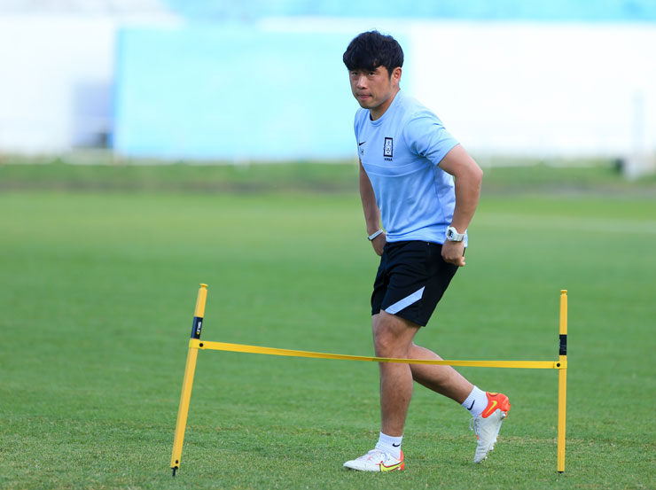 Tận mắt xem U23 Hàn Quốc tập luyện đấu U23 Việt Nam: Bí ẩn chai nước uống đặc biệt - 7