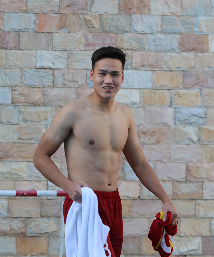 Dàn trai đẹp U23 Việt Nam khoe body cực chất bên hồ bơi ở Uzbekistan - 11