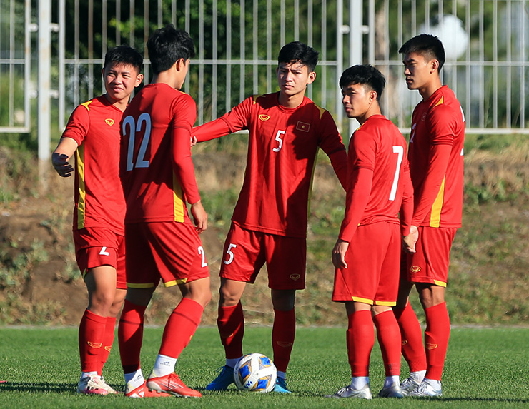 U23 Việt Nam đấu &#34;ông trùm&#34; U23 Hàn Quốc, thoải mái cười đùa trước trận - 2