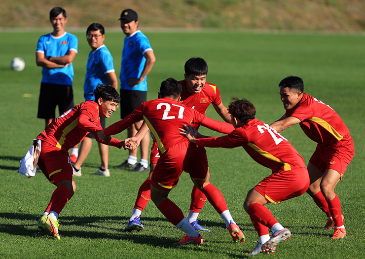 U23 Việt Nam đấu &#34;ông trùm&#34; U23 Hàn Quốc, thoải mái cười đùa trước trận - 3