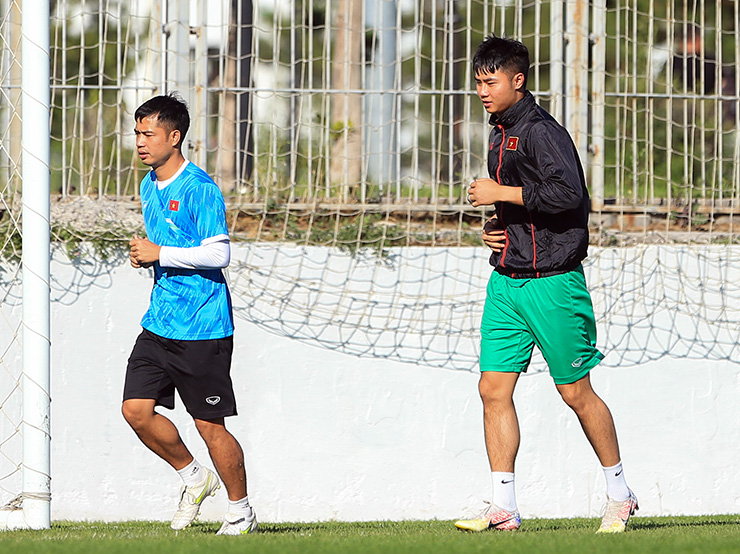 Thủ môn Văn Toản ổn định tâm lý sau trận gặp U23 Thái Lan, tươi cười tập luyện - 4