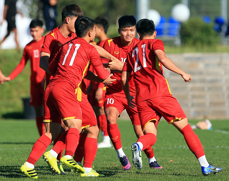U23 Việt Nam đấu &#34;ông trùm&#34; U23 Hàn Quốc, thoải mái cười đùa trước trận - 4