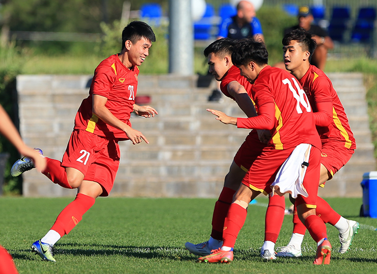 U23 Việt Nam đấu &#34;ông trùm&#34; U23 Hàn Quốc, thoải mái cười đùa trước trận - 5
