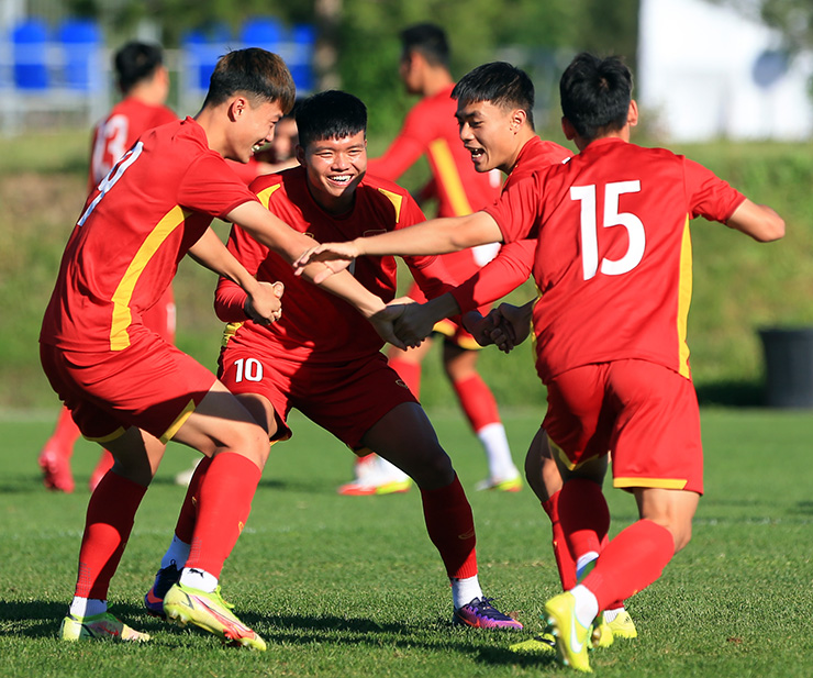 Thủ môn Văn Toản ổn định tâm lý sau trận gặp U23 Thái Lan, tươi cười tập luyện - 8