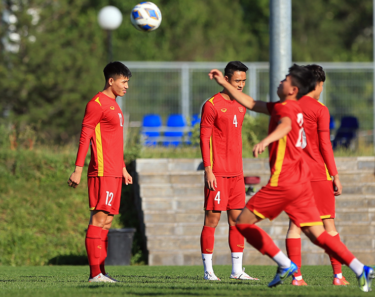 U23 Việt Nam đấu &#34;ông trùm&#34; U23 Hàn Quốc, thoải mái cười đùa trước trận - 9