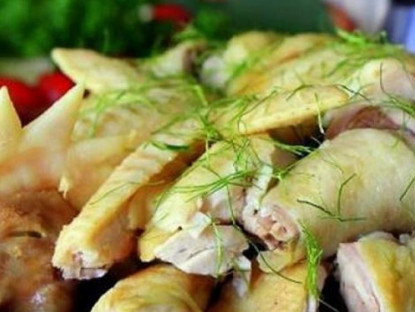 Ăn gì - Nghệ thuật cho rau gia vị vào món phở, món rươi và cách dùng lá chanh tinh tế cho món ăn của người Hà Nội