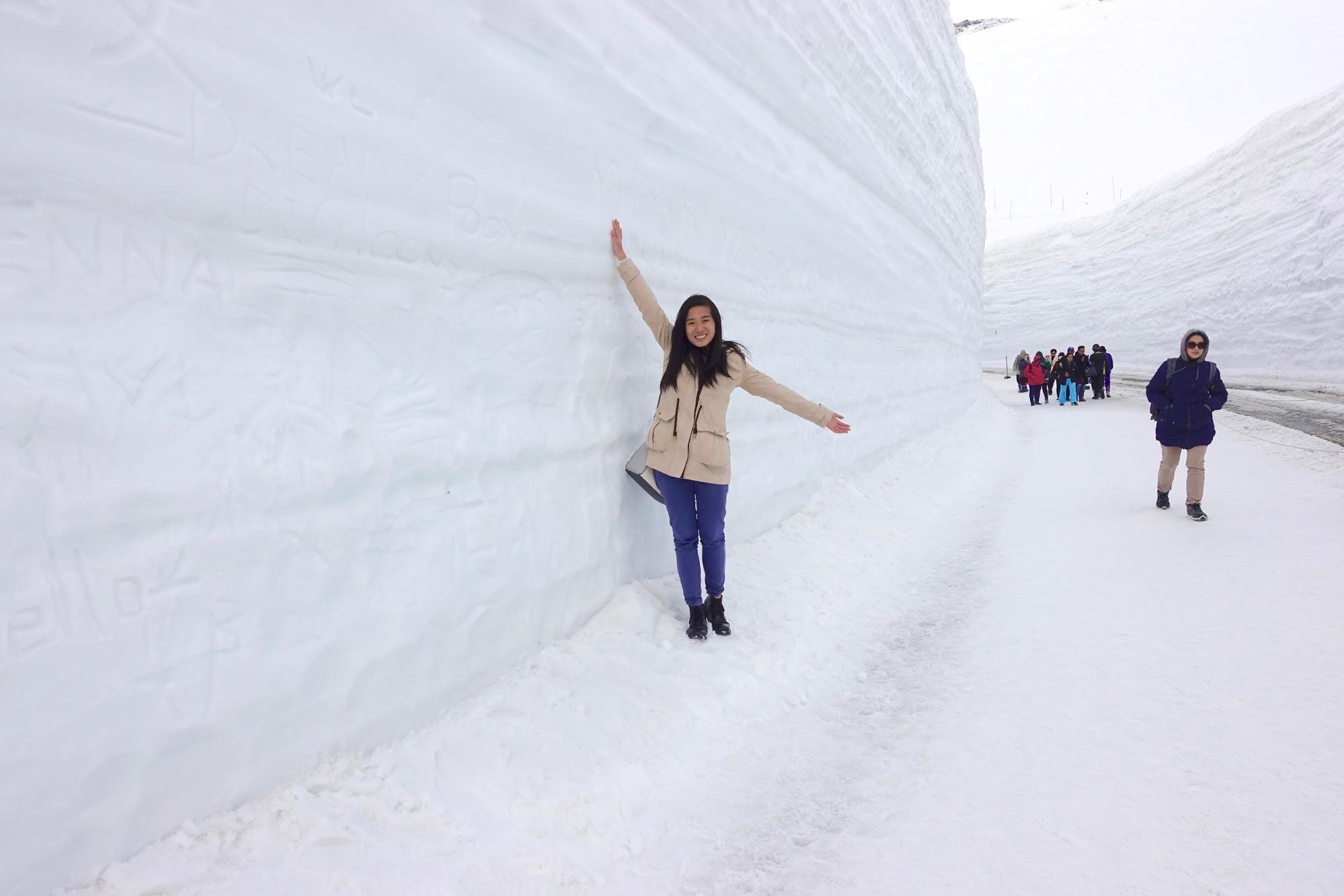 Cung đường chạy quanh núi, tuyết trắng xóa chất cao 17 mét ở Nhật Bản - 6