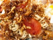 Xôi gà sáng Sài Gòn với cải xá bấu kiểu người Hoa