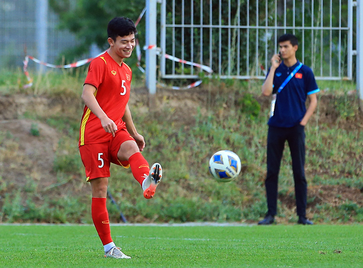 Nhâm Mạnh Dũng bị bắt nạt trước đại chiến U23 Việt Nam - U23 Saudi Arabia - 7
