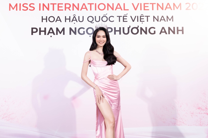 Dàn người đẹp Việt khoe sắc bên hoa hậu Thái Lan - 1