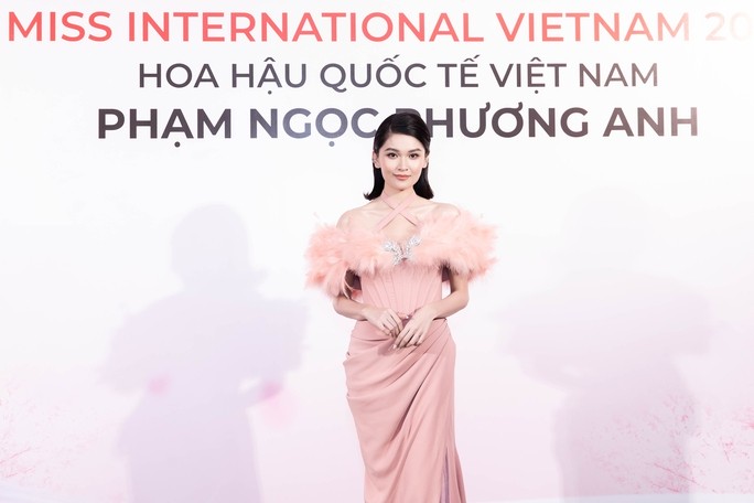 Dàn người đẹp Việt khoe sắc bên hoa hậu Thái Lan - 7
