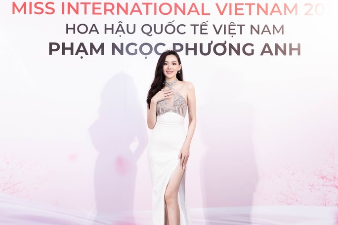 Dàn người đẹp Việt khoe sắc bên hoa hậu Thái Lan - 6