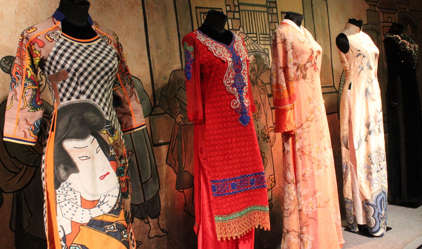 Giao lưu văn hóa Việt - Indonesia qua chiếc áo dài Batik - 4