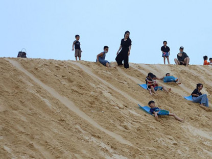 Du khảo - Đến xứ cát, chơi trên cát
