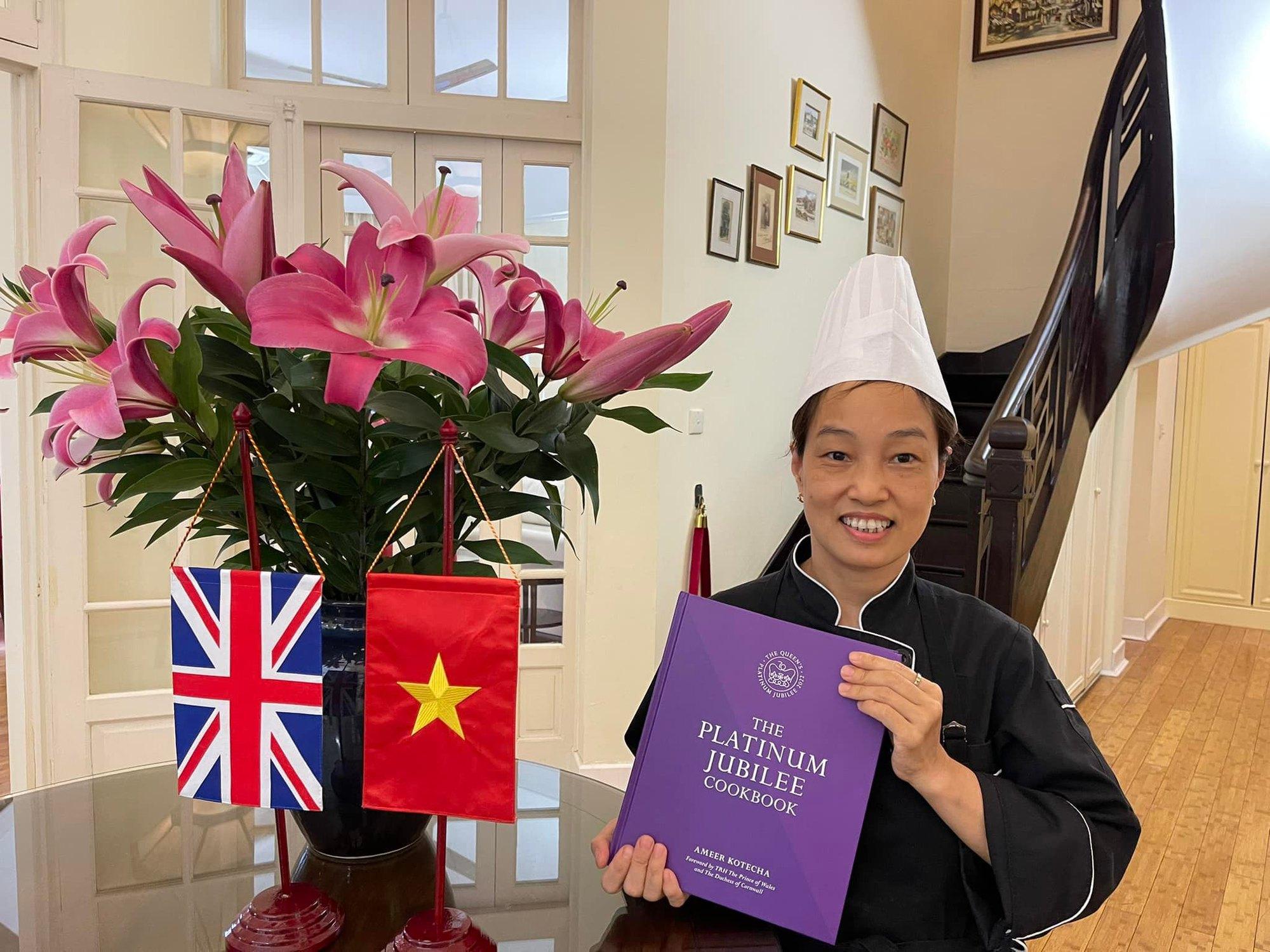 Bún chả Hà Nội được đưa vào cuốn sách dạy nấu ăn mừng Đại lễ Bạch kim của Nữ hoàng Anh - 1